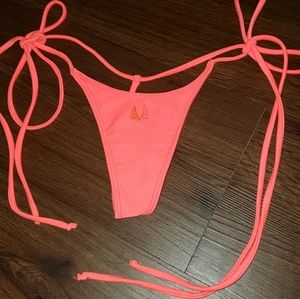 Thong bikini bottoms